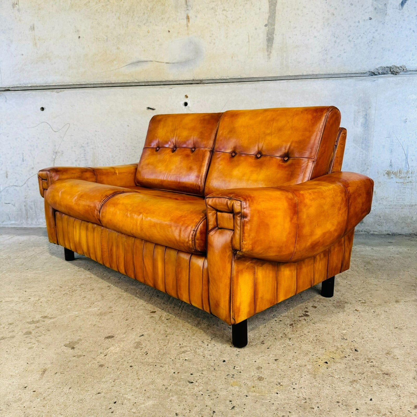 Vintage 1970s Danish Two-Seater Light Tan Leather Sofa – Timeless Design
