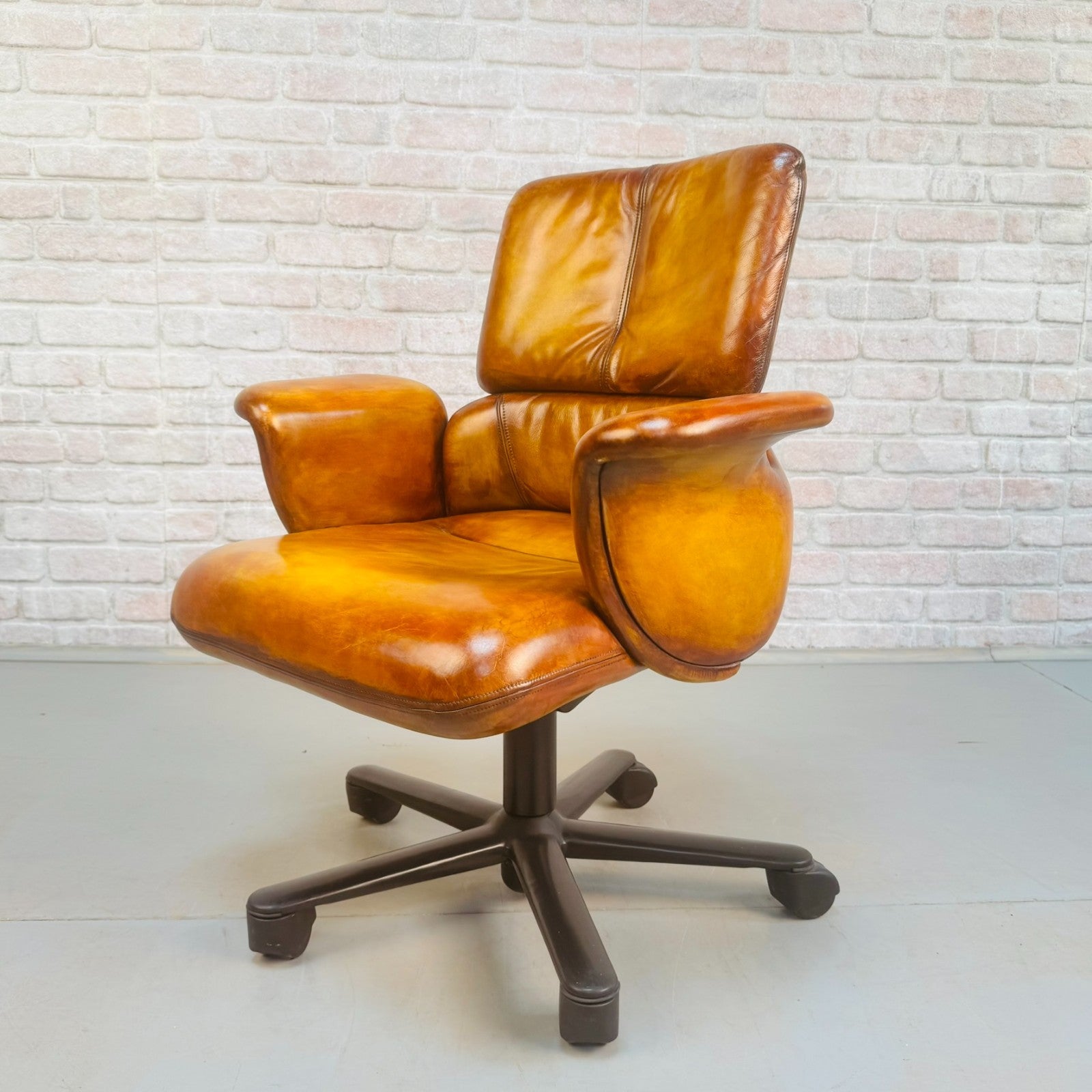 1980s Herman Miller Geoff Hollington Light Tan Leather Executive Chair