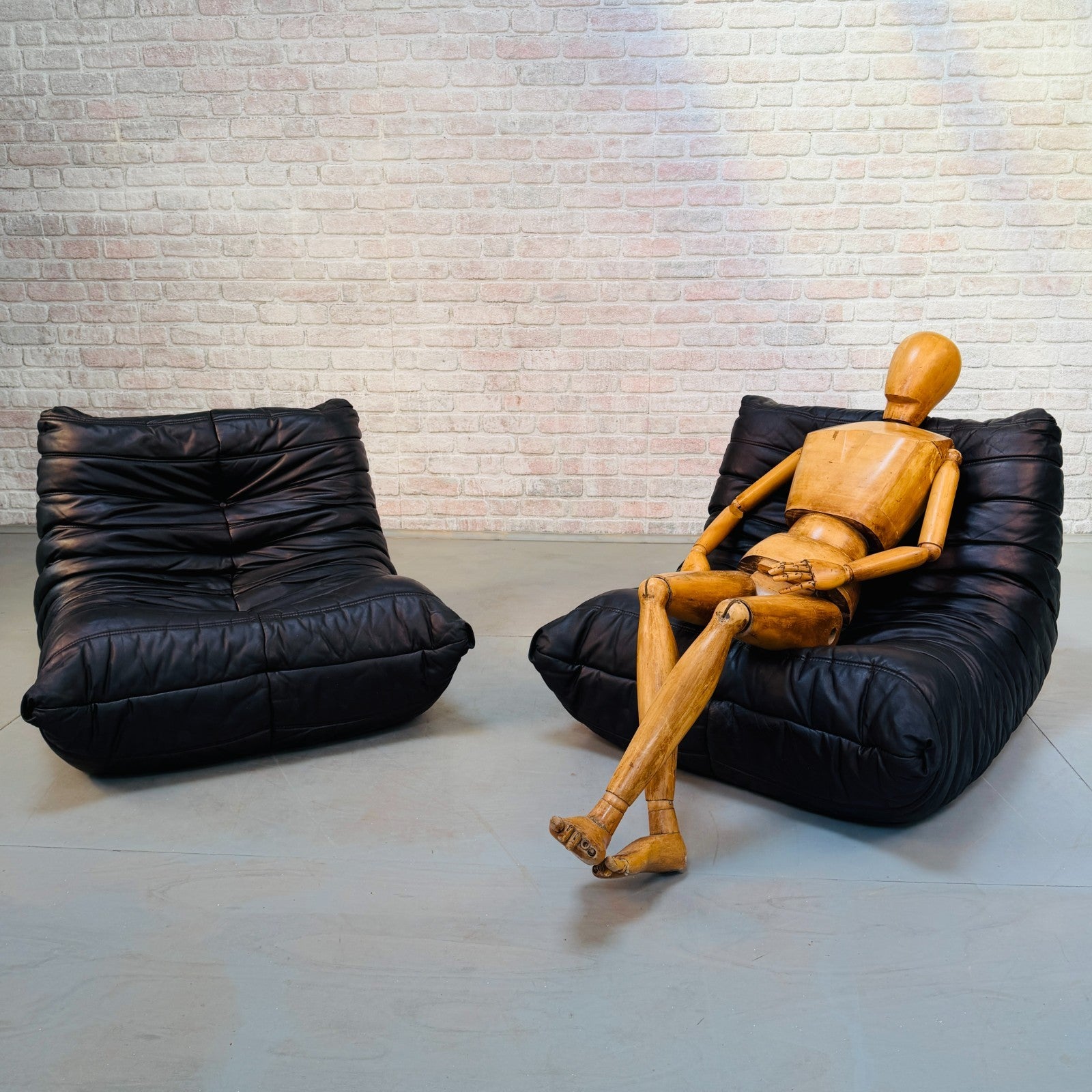 Pair of Vintage Ligne Roset Togo Black Hand-Dyed Leather Chairs - Michel Ducaroy