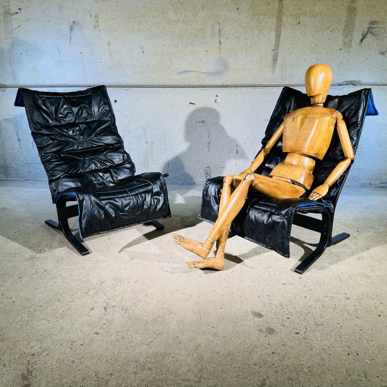 Pair of Easy Chairs Black Leather by Westnofa, Norway  1970 Bentwood Frame