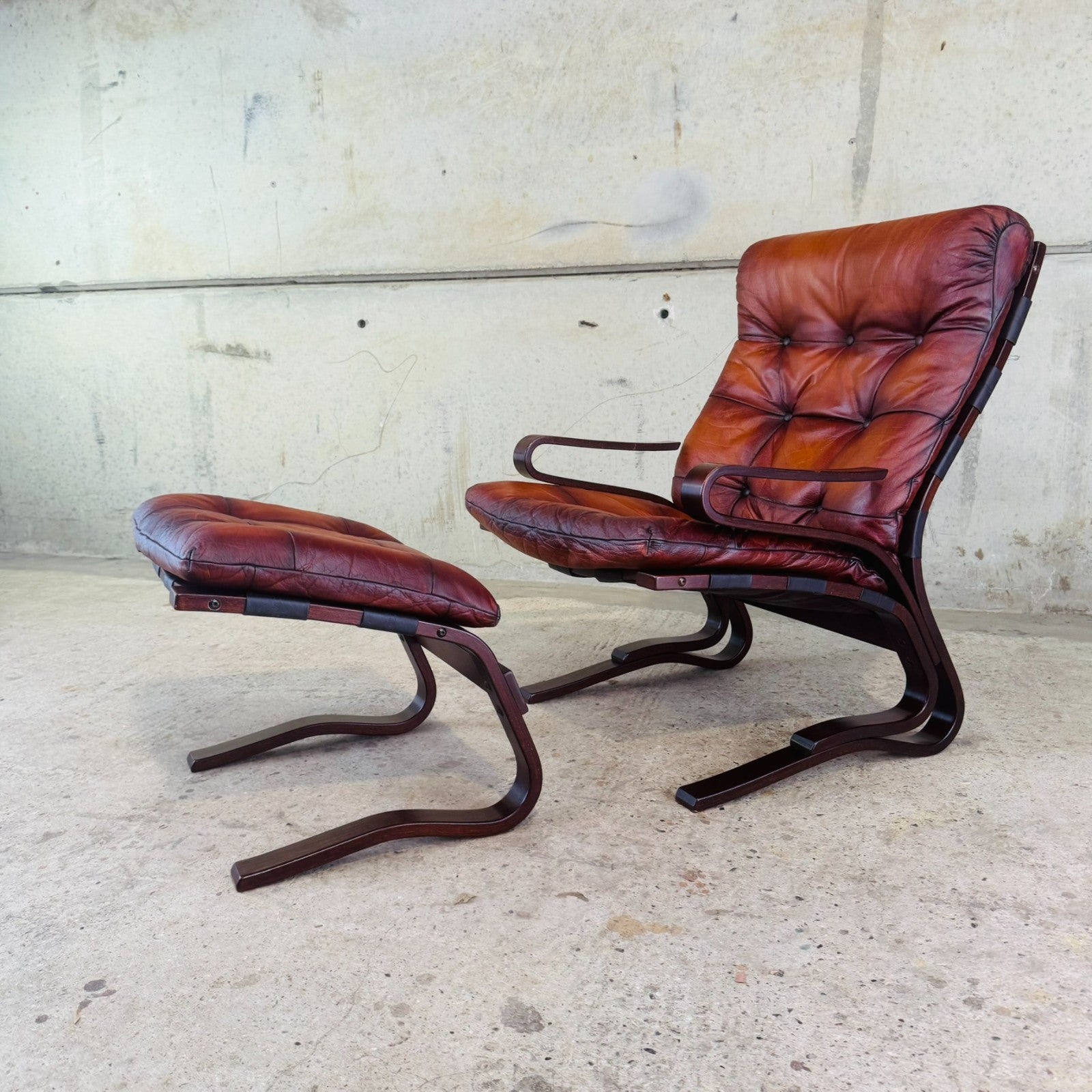Norwegian Hove Møbler 'Skyline' Lounge Chair  & Footstool – 1970s Leather