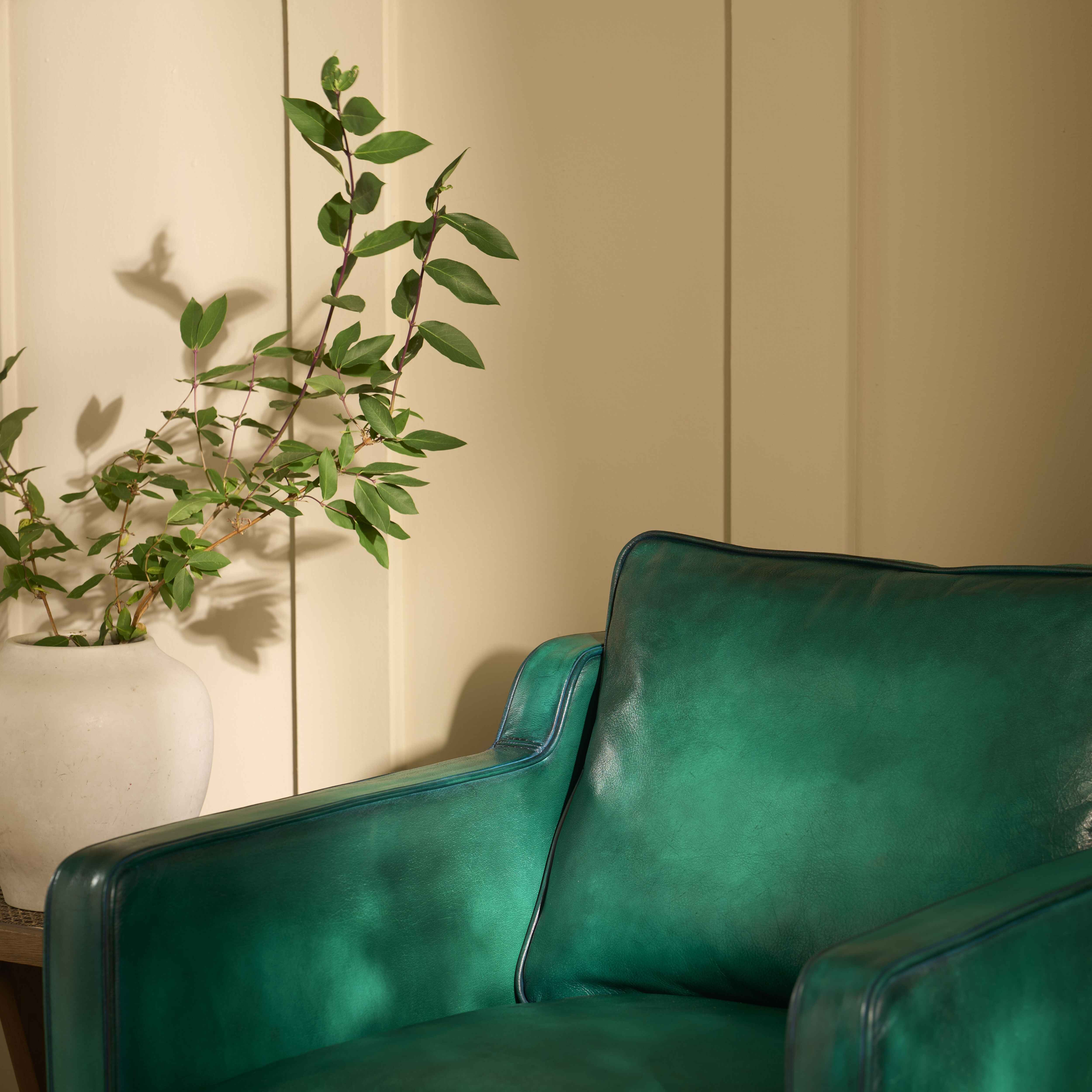 luxury-hand-dyed-mid-century-leather-armchair-close-bcak